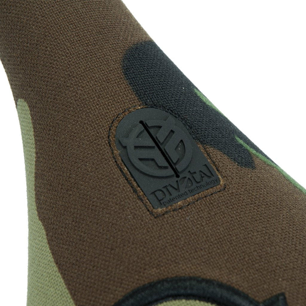 Federal Slim Pivotal Logo Seat - Camo With Raised Black Stitching